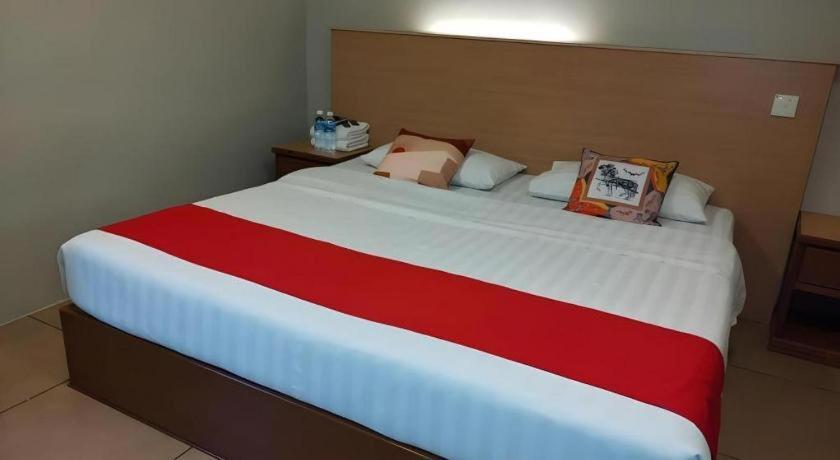 River Park Hotel Sibu Extérieur photo
