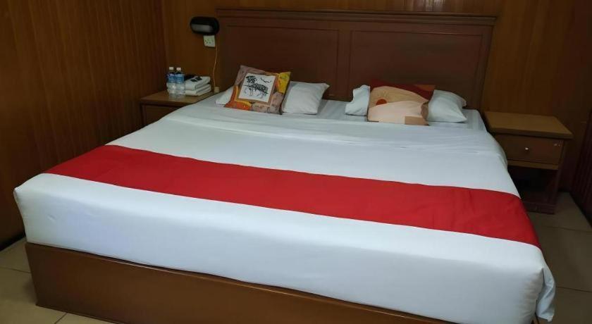 River Park Hotel Sibu Extérieur photo